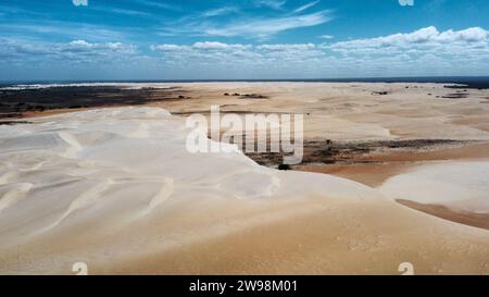 Die herrlichen Dünen von Dunas do Rosato an der Nordküste Brasiliens zwischen Punta do Mel und Porto do Mangue. Magischer Ort Stockfoto