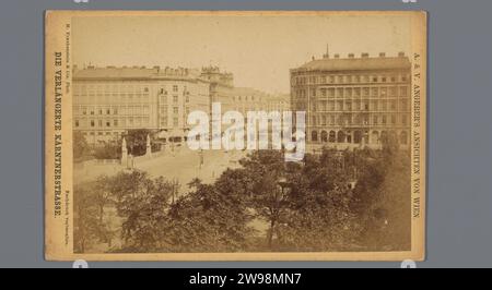 Blick auf die Kärntnerstraße in Wien, Österreich, M. Frankenstein & Co., 1867 - 1875 Schrankfoto Wiener Pappe. Allee, Boulevard, Promenade, Esplanade mit Papieralbumendruck. Straße Wien Stockfoto