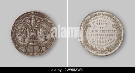 Besuch von König Louis Philippe von Frankreich in England 1844, Allen & Moore, Geschichtsmedaille 1844 Tinen Medaille, zwei dekorierte ovale Medaillons auf der Vorderseite mit den Porträts von Louis Philippe und Königin Victoria gehalten von einem Engel, einschließlich zwei gekrönten Wappen, auf der Rückseite zehn Linien zwischen den übertragenen Blütenzweigen. Birmingham Zinn (Metall) Strick (Metallbearbeitung) Stockfoto