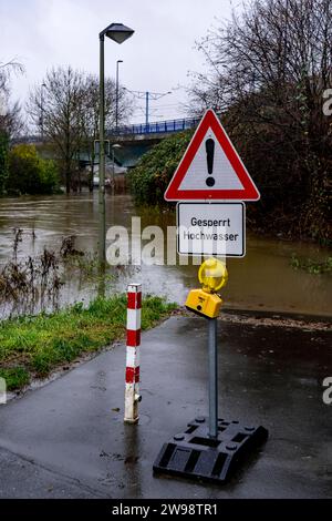 Hochwasser an der Ruhr, hier bei Hattingen, an einem überschwemmten Campingplatz, nach tagelangem Dauerregen, NRW, Deutschland, Hochwasser Ruhr *** Hochwasser am Ruhr, hier bei Hattingen, auf einem überschwemmten Campingplatz, nach tagelangem Dauerregen, NRW, Deutschland, Ruhrfluten Stockfoto