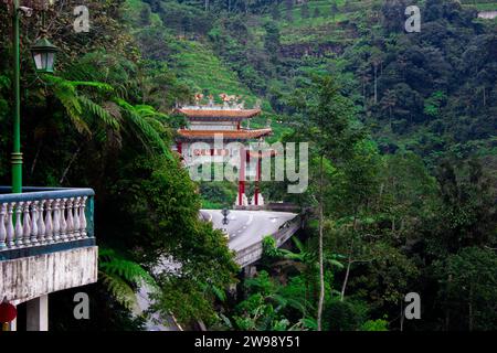 Genting Highlands, Pahang, Malaysia - 1. November 2023: Der Eingang zum Chin Swee Caves Tempel in Genting Highlands, Pahang, Malaysia. Stockfoto