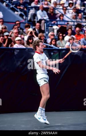 John McEnroe (USA) trat 1981 bei den US Open Tennis an. Stockfoto