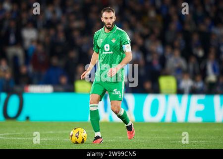 Deutsche Pezzella von Real Betis in Aktion während des LaLiga EA Sports Matches zwischen Real Sociedad und Real Betis Balompie im reale Arena Stadium auf dece Stockfoto