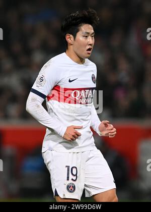 LILLE - Lee Kang-in aus Paris Saint-Germain während des Spiels der französischen Ligue 1 zwischen Lille OSC und Paris Saint-Germain im Pierre-Mauroy-Stadion am 17. Dezember 2023 in Lille. ANP | Hollandse Hoogte | Gerrit van Keulen Stockfoto