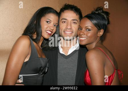 New York City, USA. Dezember 2006. Renee Elise Goldsberry, Kamar de Los Reyes und Tika Sumpter One Life to Live Weihnachtsfeier am 11. Dezember 2006 © Steven Bergman Credit: AFF/Alamy Live News Stockfoto