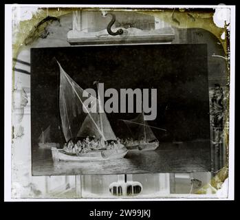 Fotoproduktion eines Gemäldes von Segelschiffen auf See, Laurens Lodewijk Kleijn (zugeschrieben), nach Anonym, ca. 1865 - ca. 1900 Glas nass Kollodion negative Schiffe (im Allgemeinen) - CC - mehr als ein Schiff Stockfoto