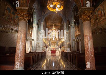 Bild des Pecsi Doms, der Hauptkirche und Kathedrale von Pecs, Ungarn, im Inneren aufgenommen. Die Sts. Petersdom (Ungarisch: SZ Stockfoto