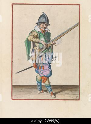 Soldat, der seinen Docht auf den Hahn seines Helms drückt, Jacques de Gheyn (II) (Werkstatt oder), nach Jacques de Gheyn (II), ca. 1597–1607 drucken Einen Soldaten, hinten rechts, der mit seiner linken Hand ein Ruder (eine bestimmte Art von Schusswaffe) hält. Mit der rechten Hand drückt er einen brennenden Docht auf den Hahn (Teil des Entzündungsmechanismus) seines Ruders. Dieser Druck ist Teil der Serie von 42 handnummerierten Drucken von Roerschutters in der Arms Handling. Das Haager Papier graviert den Umgang mit Waffen  militärische Ausbildung. Schusswaffen: Gewehr Stockfoto