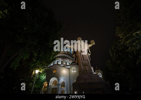 Bild des belgrader Kathdral-Tempels von Saint-Sava, von außen bei Nacht gesehen. Die Kirche St. Sava oder Hram Svetog Save ist ein serbischer Orth Stockfoto