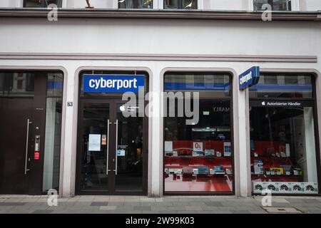 Bild eines Schildes mit dem Logo von Cyberport auf dem Hauptgeschäft in Köln, Deutschland. Cyberport ist ein deutsches E-Commerce-Unternehmen mit Sitz in Dresden. It Stockfoto