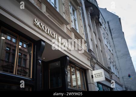 Bild des Scotch and Soda-Schildes in ihrem Geschäft in Köln. Scotch and Soda ist ein Modehaus und Luxusartikelhersteller aus der Nethe Stockfoto