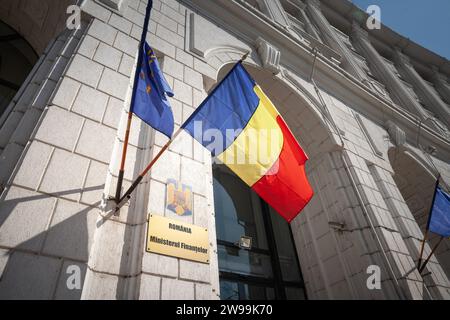 Bild des Eingangs zum rumänischen finanzministerium in Bukarest, Rumänien. Das rumänische Finanzministerium gehört zu den fünfzehn Ministrien Stockfoto