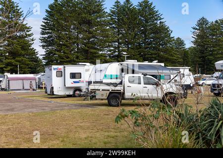 Sydney Australien Menschen, die an weihnachten im Caravan Park am See in Narrabeen, New South Wales, Australien zelten Stockfoto