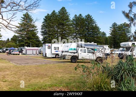 Sydney Australien Menschen, die an weihnachten im Caravan Park am See in Narrabeen, New South Wales, Australien zelten Stockfoto