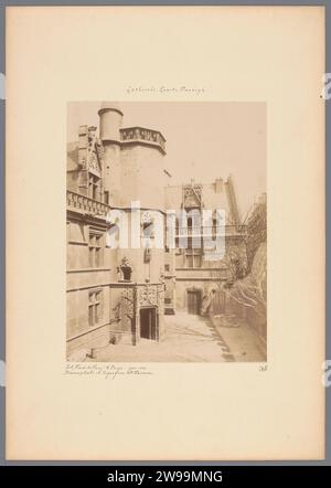 Courage of the Musée de Cluny (Musée National du Moyen âge) in Paris, um 1875 - um 1900 Fotografie aus Pariser Pappe. Fotomaterial mit Albumendruck im Innenhof. Tor, Eingang. Dauerausstellung, Museum Cluny Museum Stockfoto