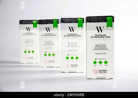 Zahnpasta zur Zahnaufhellung von Spotlight Oral Care. Stockfoto