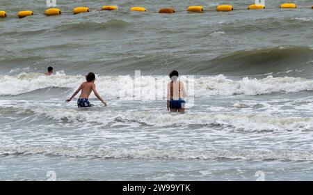 Strände und Aktivitäten auf dem Meer in Thailand, Stockfoto