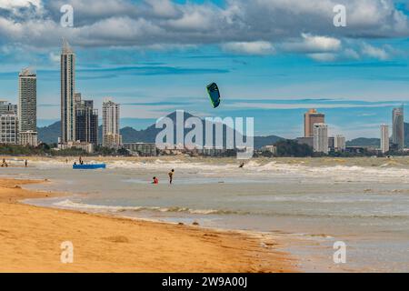 Strände und Aktivitäten auf dem Meer in Thailand, Stockfoto