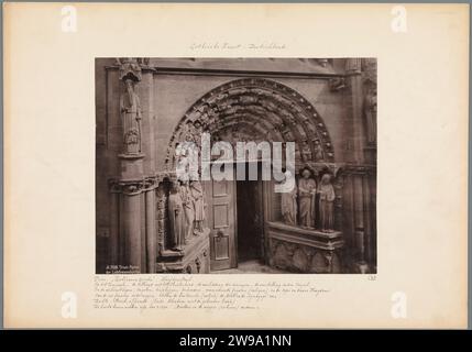 Portal der Onze-Lieve-Vrouwekerk in Trier, um 1892 Fotografie Trierer Karton. Papier. Drucktinte-Kollotypteile von Kirchenaußenseite und Nebengebäuden: Portal. Skulptur (+ Relief  Skulptur) Our Lady Church Stockfoto