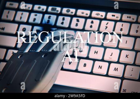 Roboterhand-Tippen auf der Tastatur. Zukunftskonzept und KI. Stockfoto