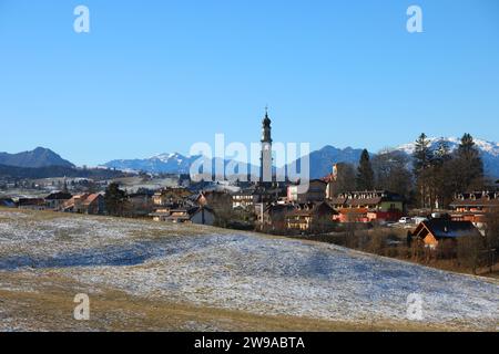 Bergplateau und die Stadt CANOVE in der Nähe der Stadt ASIAGO in Norditalien im Winter Stockfoto