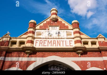 Schild über dem Eingang zu Fremantle Markets im Hafen von Fremantle, Perth, Western Australia. Stockfoto