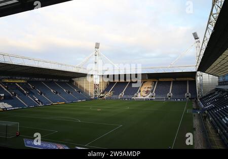 Deepdale, Preston, Großbritannien. Dezember 2023. EFL Championship Football, Preston North End gegen Leeds United; Ein Blick auf das Stadion und das Spielfeld vor dem Spiel Credit: Action Plus Sports/Alamy Live News Credit: Action Plus Sports Images/Alamy Live News Stockfoto