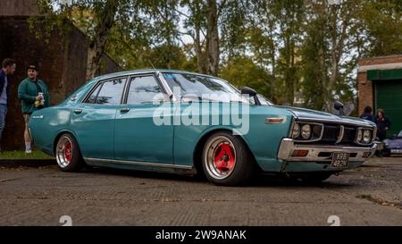 1975 Datsun 200L, ausgestellt im Bicester Heritage Scramble am 8. Oktober 2023. Stockfoto