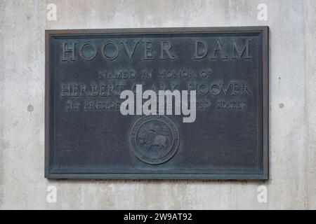 Eine Gedenktafel für den ehemaligen Präsidenten Herbert Clark Hoover am Hoover Dam, Nevada, USA. Bild aufgenommen am 7. Dezember 2023. © Belinda Jiao Jiao. Stockfoto