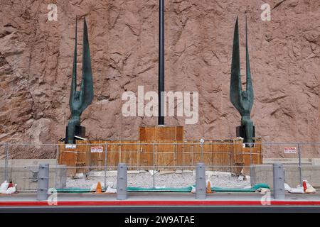 Die Winged Figures of the Republic Statutes auf der Seite von Nevada von Oskar J.W. HansenHoover Dam, Nevada, USA. Bild aufgenommen am 7. Dezember 2023. Stockfoto