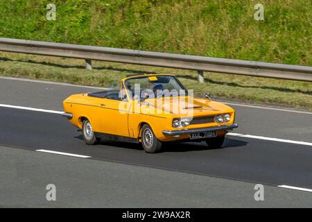 1969 60er Jahre Yellow GT4S Bond Equipe 2-Liter, englischer 2+2-Sportwagen-Cabriolet, Sechszylindermotor mit 1998 ccm, 95 PS (71 kW); Fahrt auf der Autobahn M6 im Großraum Manchester, Großbritannien Stockfoto