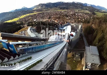 Oberstdorf, Deutschland. Dezember 2022. Die Marktgemeinde Oberstdorf im Allgäu ist der Auftaktort der 72. Vierschanzentournee 2023/24 Credit: dpa/Alamy Live News Stockfoto