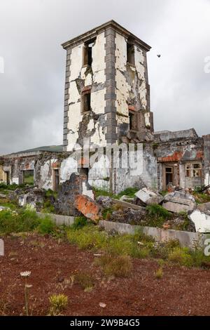 Farol da Riberinha, Ruinen des Leuchtturms von Riberinha, beschädigt durch ein Erdbeben, Faial Island, Azoren Stockfoto