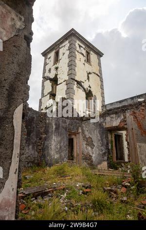 Farol da Riberinha, Ruinen des Leuchtturms von Riberinha, beschädigt durch ein Erdbeben, Faial Island, Azoren Stockfoto