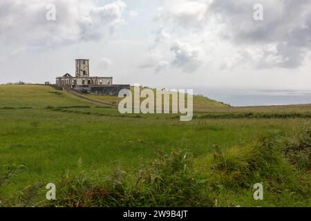 Farol da Riberinha, Ruinen des Leuchtturms von Riberinha, beschädigt durch ein Erdbeben, Faial Island, Azoren Stockfoto