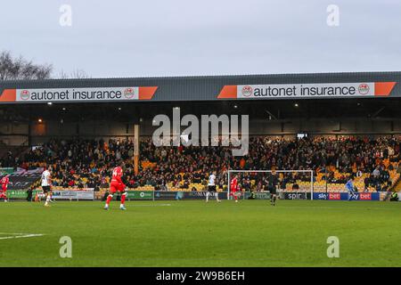 Barnsley Fans während des Sky Bet League 1 Spiels Port Vale gegen Barnsley in Vale Park, Burslem, Großbritannien, 26. Dezember 2023 (Foto: Craig Thomas/News Images) Stockfoto