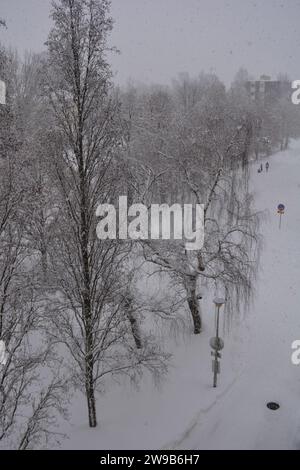 Wunderschöne Natur, Winter, Winterstimmung, viel Schnee in der Stadt Varkaus, Finnland. Stockfoto
