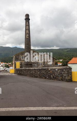 Walfangmuseum in einem historischen Fischfabrikgebäude auf Pico Island, Azoren Stockfoto