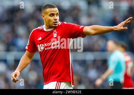 Dezember 2023; St. James' Park, Newcastle, England; Premier League Football, Newcastle United gegen Nottingham Forest; Murillo of Nottingham Forest Stockfoto