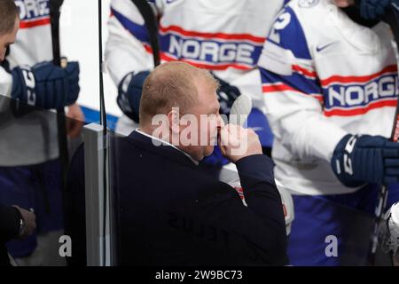 Göteborg, Schweden. Dezember 2023. IIHF-WELTMEISTERSCHAFT 23-24 USA NORWEGEN 20231226Norwegens Cheftrainer Christer Nylund während des Eishockeyspiels der IIHF-Juniorenweltmeisterschaft Gruppe B zwischen den USA und Norwegen in Frolundaborg in Göteborg, Schweden, 26. Dezember 2023. Foto: Adam Ihse/TT/kod 9200 Credit: TT News Agency/Alamy Live News Stockfoto