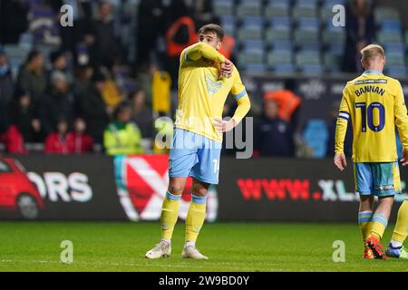 Coventry, Großbritannien. Dezember 2023. Pol Valentin (14), Verteidiger von Sheffield Wednesday, Coventry City FC gegen Sheffield Wednesday FC in der Coventry Building Society Arena, Coventry, England, Großbritannien am 26. Dezember 2023 Credit: Every Second Media/Alamy Live News Stockfoto