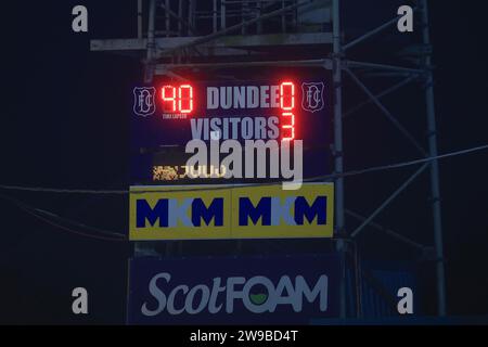 Dens Park, Dundee, Großbritannien. Dezember 2023. Scottish Premiership Football, Dundee gegen Celtic; Vollzeit-Scoreboard Credit: Action Plus Sports/Alamy Live News Stockfoto