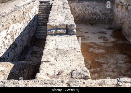 Schwimmbäder und Wasserantik. Wunderschöne antike Stadt namens Kamiros, Insel Rhodos, Griechenland Stockfoto