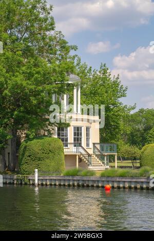 14. Juni 23 Temple Island mit IS Folly an der Themse bei Henley-on-Thames in Oxfordshiredem Ort der Royal Regatta. Stockfoto