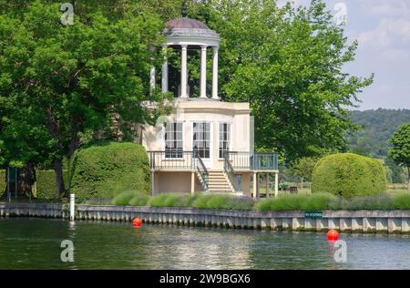 14. Juni 23 Temple Island mit seiner Folly an der Themse bei Henley-on-Thames in Oxfordshiredem Ort der Royal Regatta. Stockfoto