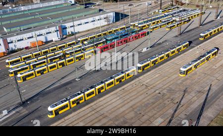 Berlin, 01.03.2023, Ansicht der Straßenbahnen der Berliner Verkehrsgesellschaft, BVG, im Depot der Berliner Verkehrsgesellschaft Stockfoto