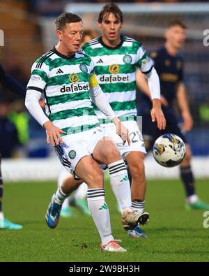 Dens Park, Dundee, Großbritannien. Dezember 2023. Scottish Premiership Football, Dundee gegen Celtic; Callum McGregor von Celtic Credit: Action Plus Sports/Alamy Live News Stockfoto