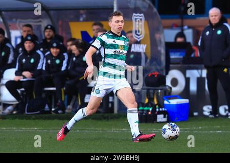 Dens Park, Dundee, Großbritannien. Dezember 2023. Scottish Premiership Football, Dundee gegen Celtic; Alistair Johnston von Celtic Credit: Action Plus Sports/Alamy Live News Stockfoto