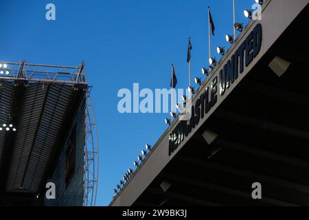 Newcastle upon Tyne, Großbritannien. Dezember 2023. Allgemeine Ansicht des Stadions während des Premier League-Spiels in St. James' Park, Newcastle Upon Tyne. Der Bildnachweis sollte lauten: Nigel Roddis/Sportimage Credit: Sportimage Ltd/Alamy Live News Stockfoto