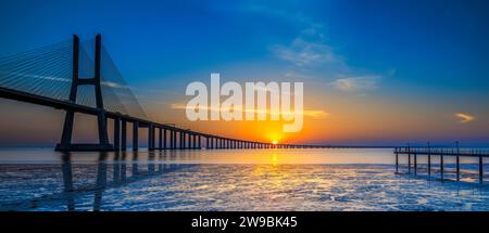 Luftaufnahme der Vasco da Gama Brücke, Lissabon, Portugal Stockfoto